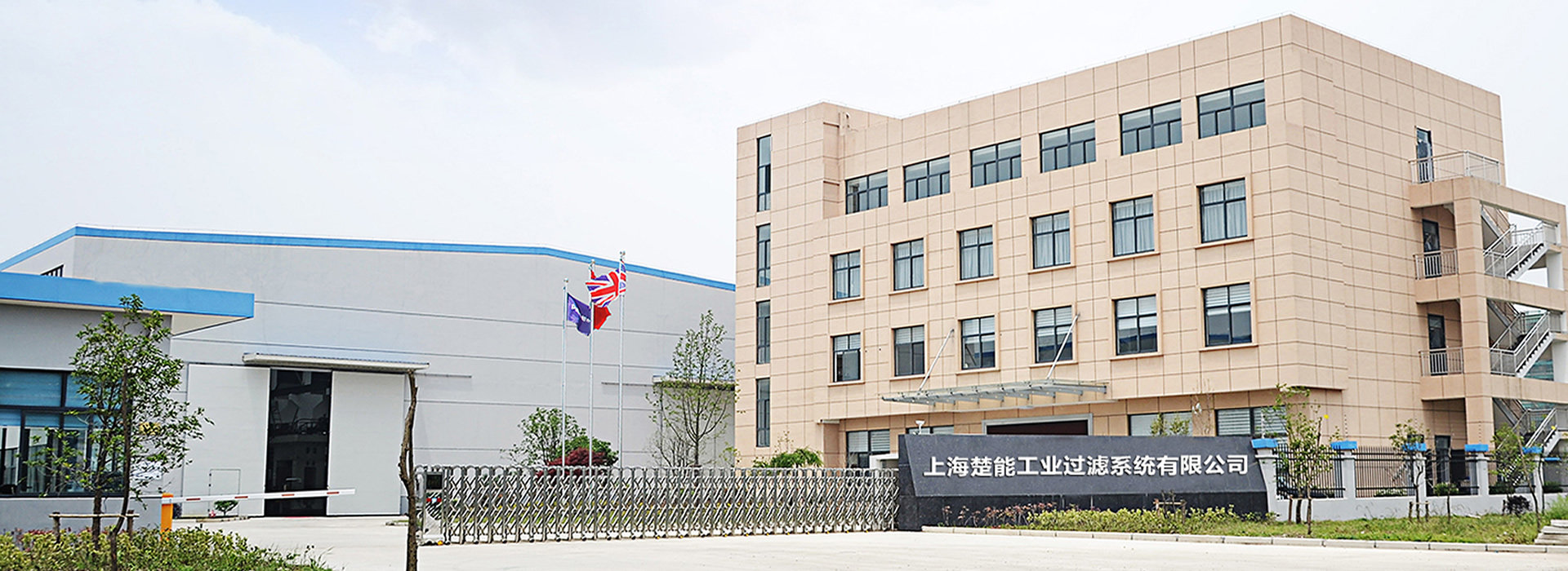 全自動(dòng)自清洗過(guò)濾器通過(guò)高效的機(jī)械式刮除方式，將濾元表面積累的顆粒雜質(zhì)自動(dòng)清除